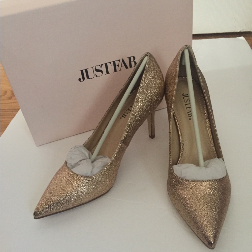 NEW in Box Women’s Rose Gold Pumps Size 6.5 - Picture 2 of 6